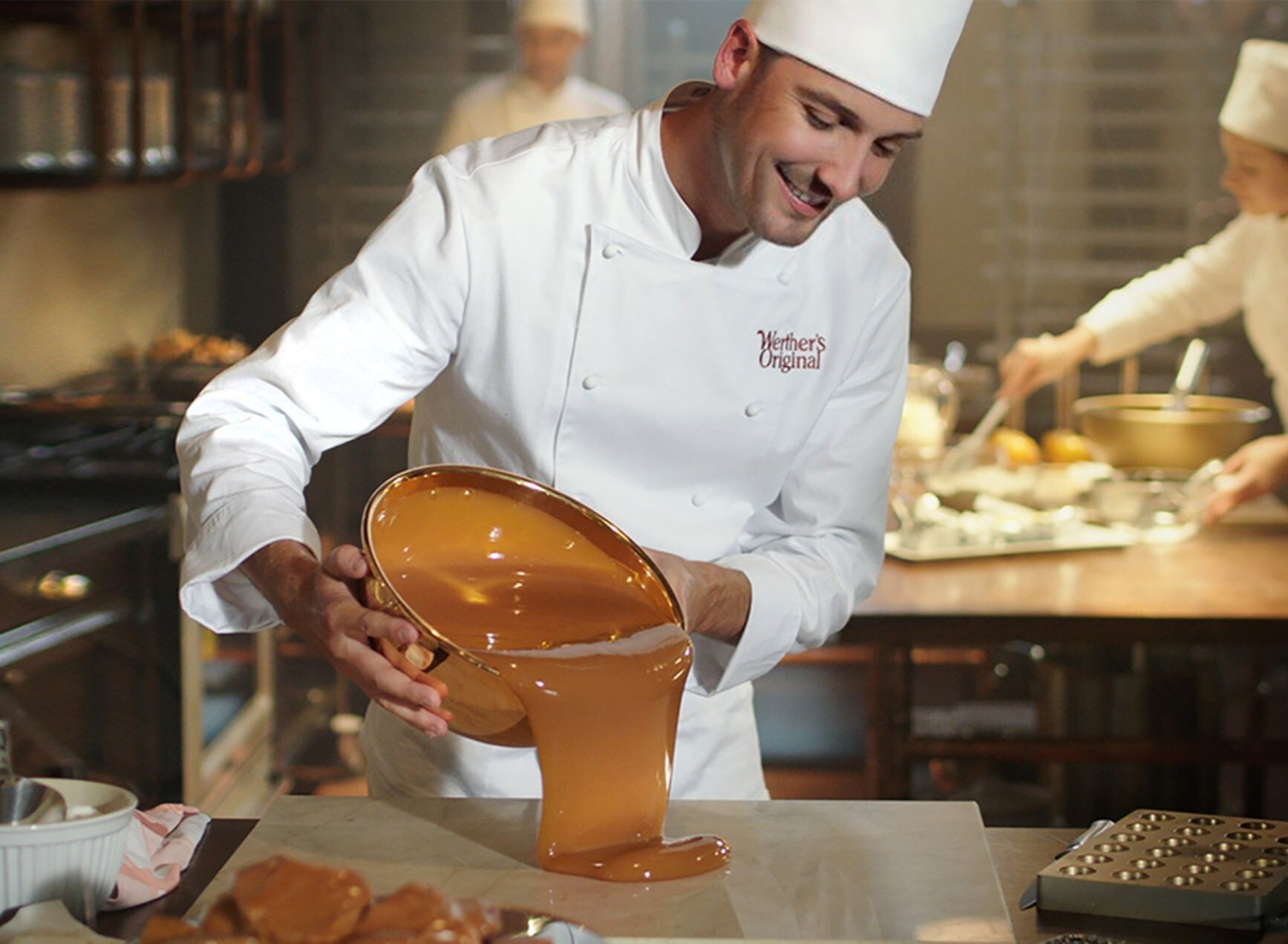 Das Original mit Tradition! Viel hat sich seit der Herstellung der ersten Werther&rsquo;s Original Sahnebonbons ge&auml;ndert &ndash; eines ist aber geblieben: In all unseren K&ouml;stlichkeiten stecken die besten Zutaten und sie werden mit der gleichen Liebe und Sorgfalt hergestellt wie einst von Gustav Nebel. Denn nur so entsteht der vertraute Geschmack von Werther&rsquo;s Original Karamell, der uns verw&ouml;hnt und besondere Momente voller W&auml;rme und Genuss erleben l&auml;sst.